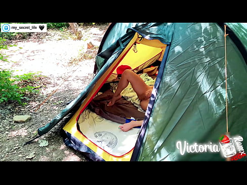 ❤️ ຖ່າຍໃນກ້ອງຖ່າຍຮູບ Passionate jerk off Stranger in a tent ❌ ໜັງໂປ້ ຢູ່ພວກເຮົາ ❤