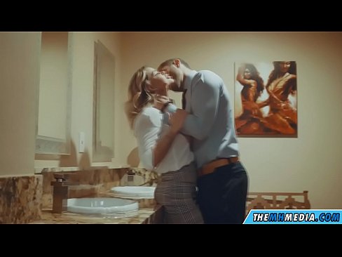 ❤️ ໃນເວລາທີ່ຜິວເນື້ອສີຂາວ busty seduces ທ່ານຢູ່ໃນຫ້ອງນ້ໍາສາທາລະນະ ❌ ໜັງໂປ້ ຢູ່ພວກເຮົາ ❤